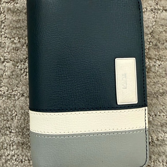 Tumi Accessories - Tumi Navy and Cream Leather wallet